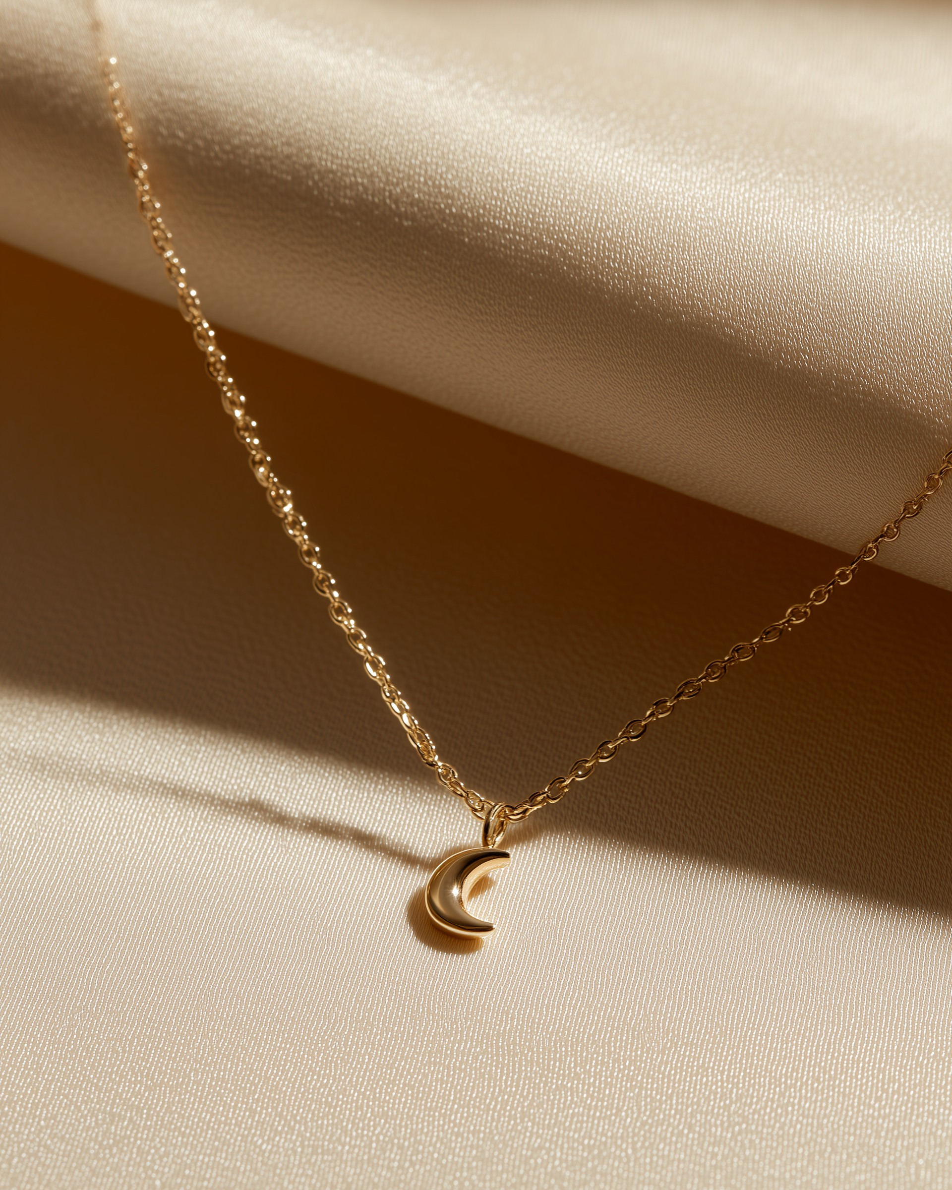 Fine gold chain with crescent moon pendant