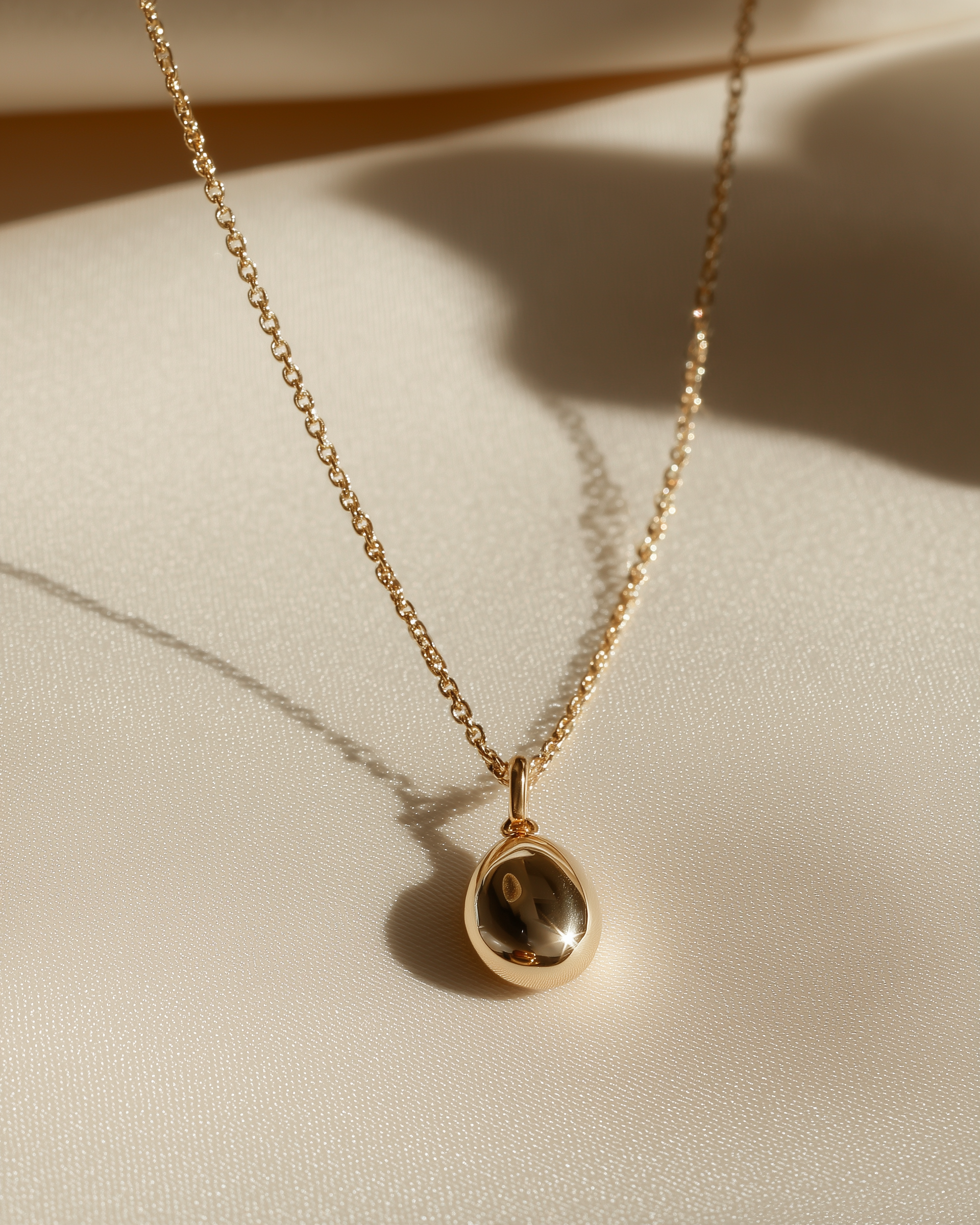 Fine gold chain necklace